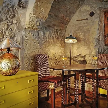 公寓 Historicpanoramicwine House *